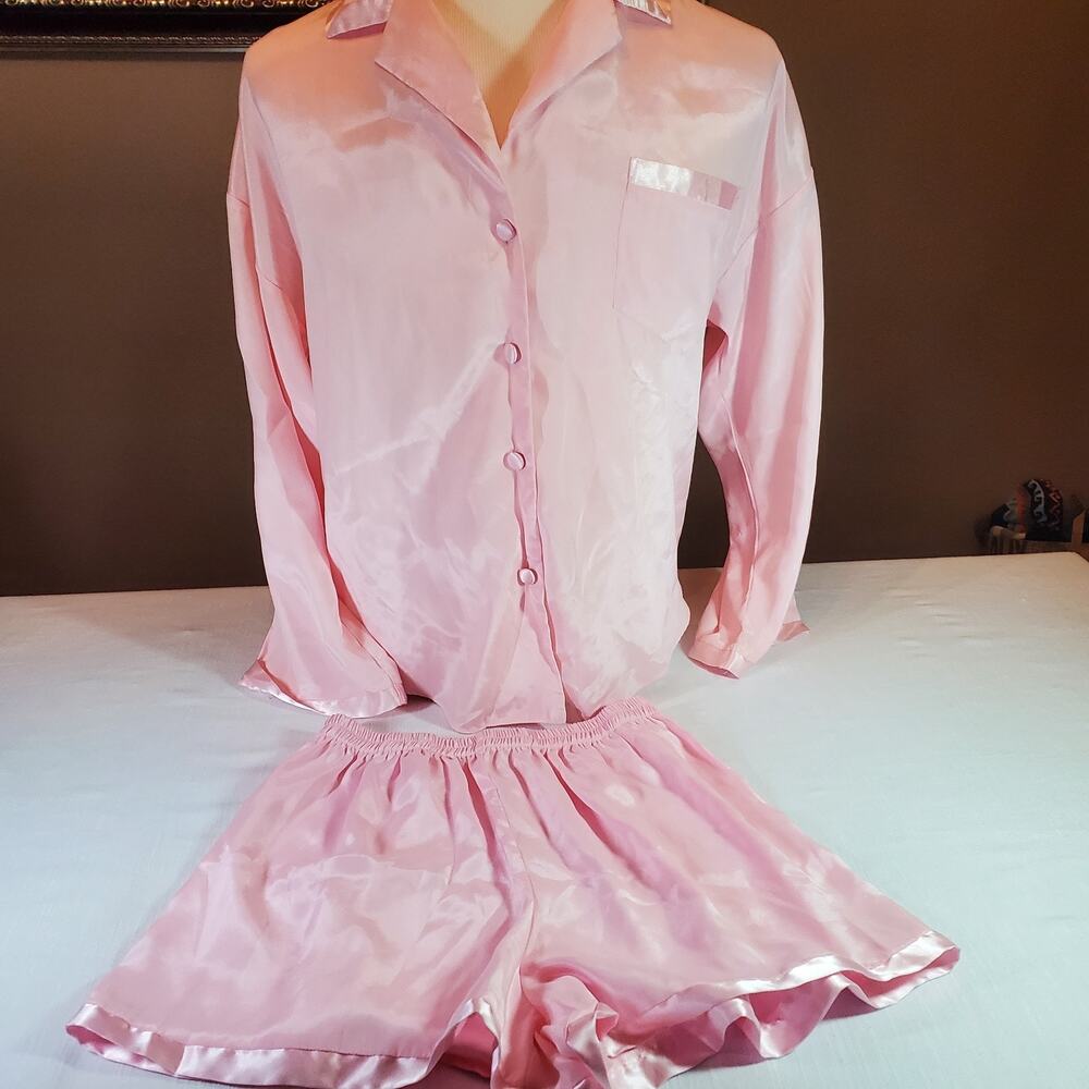 Victoria's Secret Womens Medium Light Pink Satin Pajama Set Shorts